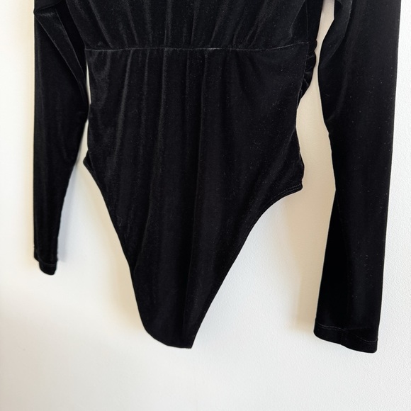BARDOT • Lorena Velvet Bodysuit in Black - Picture 9 of 12
